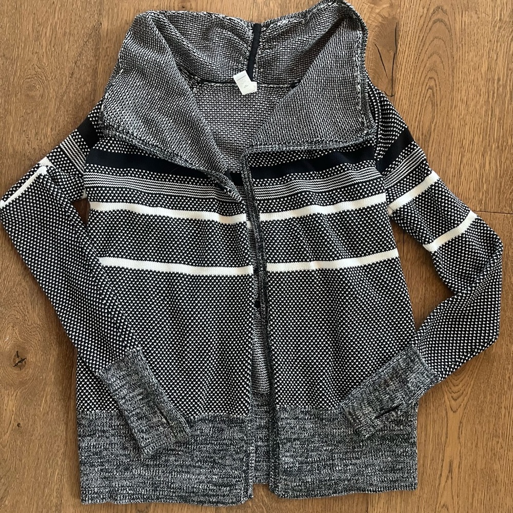Ivivva Lululemon Girls Feeling Toasty Black White Textured Wrap Sweater Size 12